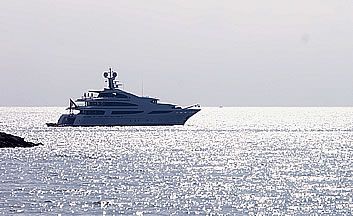 Superyachts - luxury lifestyle? Not always for the crew