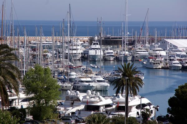 Nautilus has an office and representative for yacht crew in Antibes