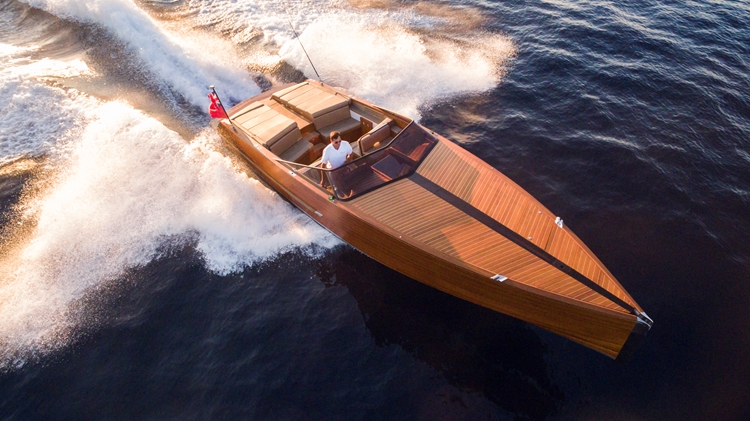 10.5m Titian Tender