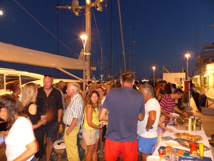 Image forMarina Palma Cuarentena organizes a barbecue with environmental awareness