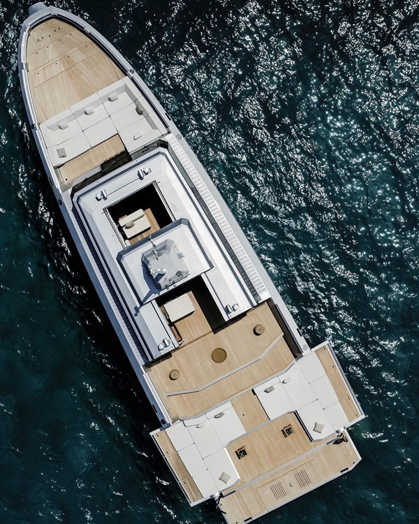 Alia Yachts Atlántico with CMD double sunroof system